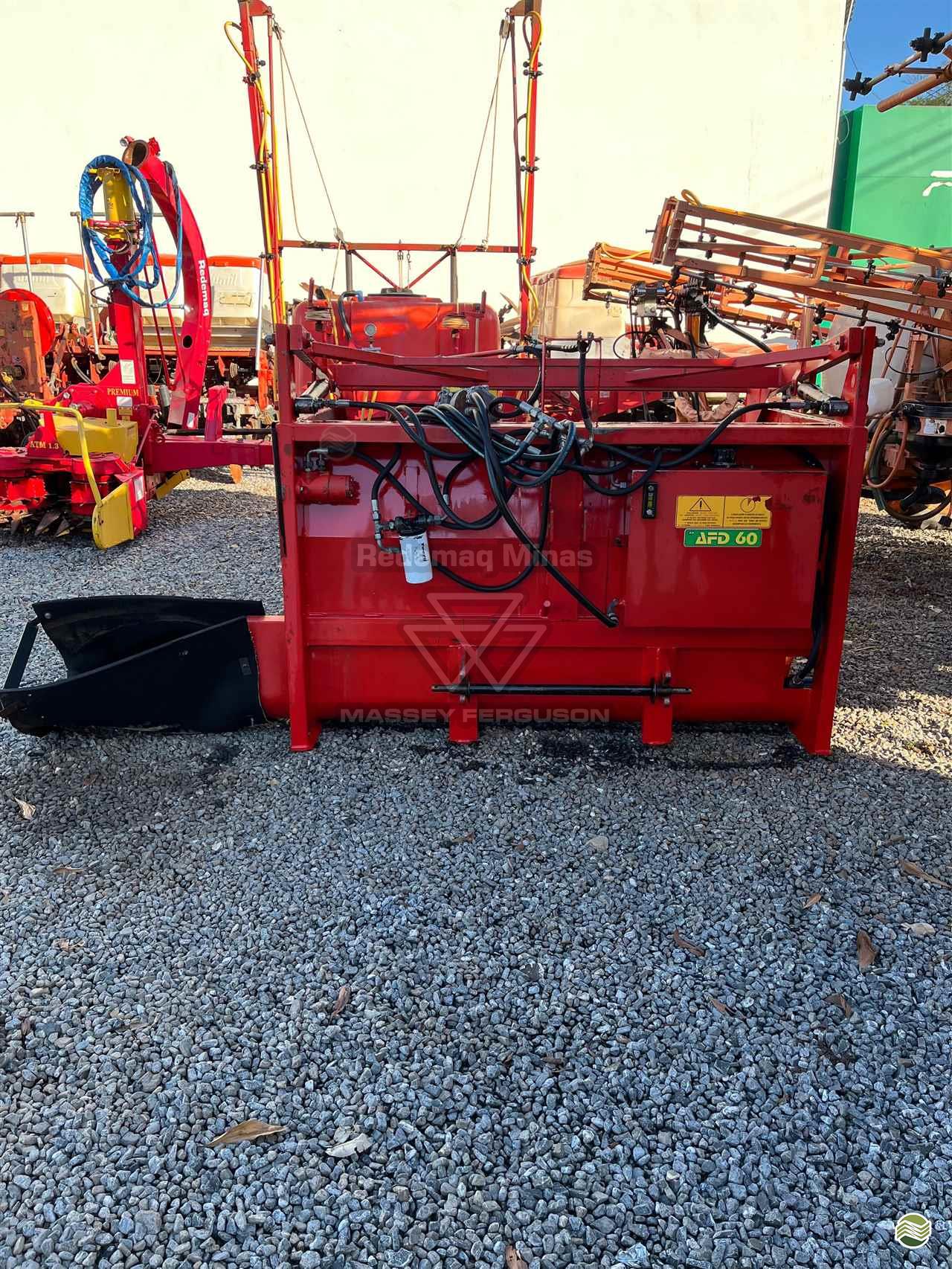 IMPLEMENTOS AGRICOLAS VAGAO FORRAGEIRO VAGÃO FORRAGEIRO Redemaq - Massey PATOS DE MINAS MINAS GERAIS MG